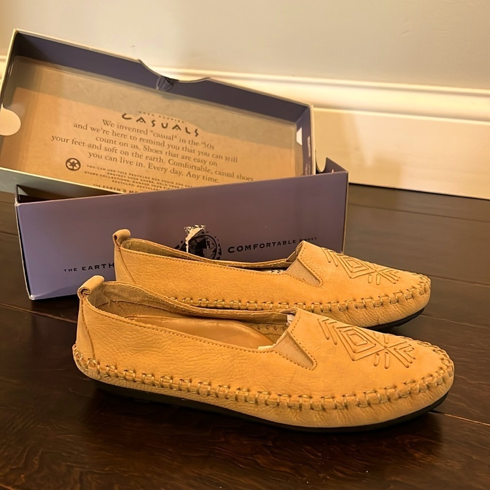 Hush Puppies loafer NIB 7